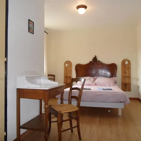 Chambres D'hotes Domaine Du Bourg Oda ve Kahvaltı *