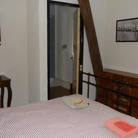Oda ve Kahvaltı Chambres D'hotes Domaine Du Bourg